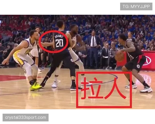 拉人犯规在比赛中如何判定？新手球员必看的规则解析